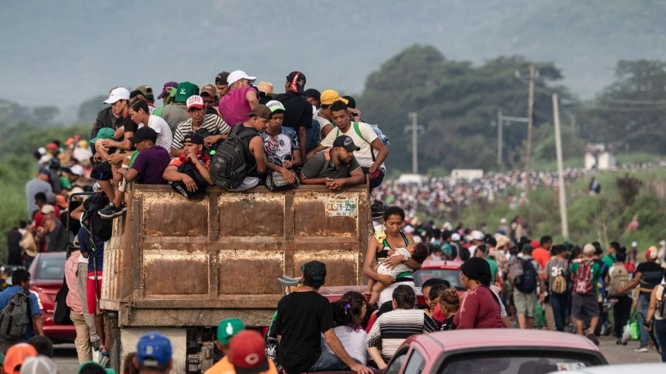 Τραμπ προς μετανάστες: «Γυρίστε πίσω – Αυτό είναι εισβολή και ο στρατός μας σας περιμένει»